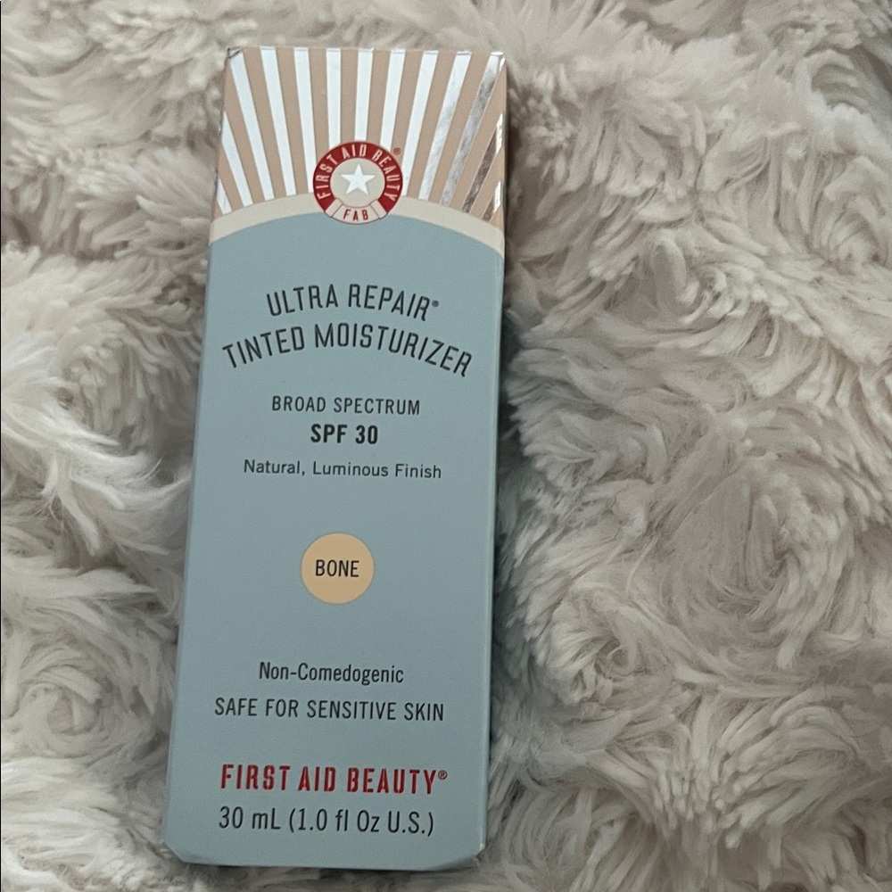 First Aid Beauty Ultra Repair Tinted Moisturizer - Bone shade